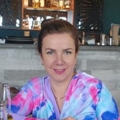 Veronica, 53