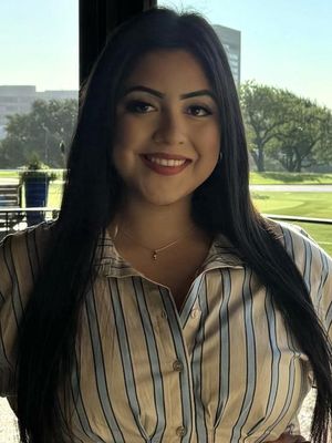 Blanca, 25