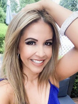 Ellena, 39
