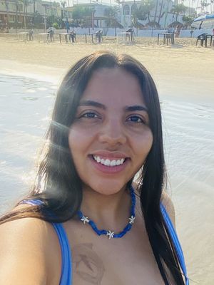 Alejandra, 25