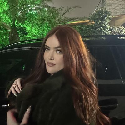 Stephanie, 28