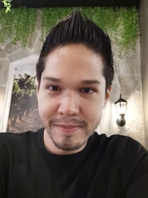 Gonzalo, 32