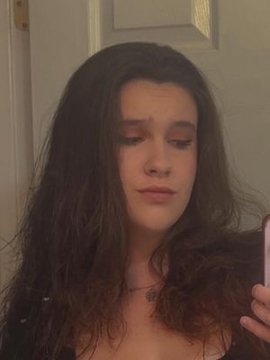 Caroline, 22