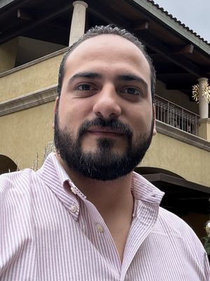 Carlos, 38