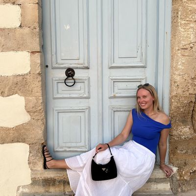 Anne, 32