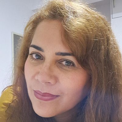 Adriana, 48